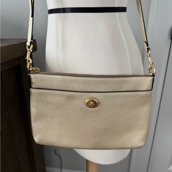 Coach Polly Pebble Gold Crossbody Bag with Turnlock Closure - Picture 4 of 9